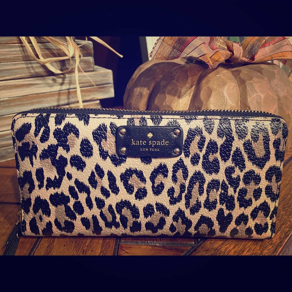 EUC Kate Spade Leopard Print Learher Wallet